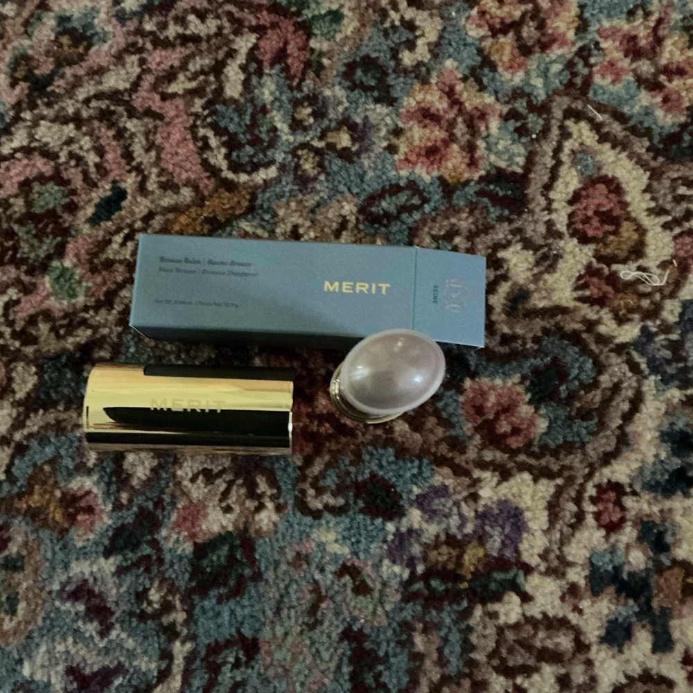 Merit Gold Bronzer & Contour Stick
Color is Seine